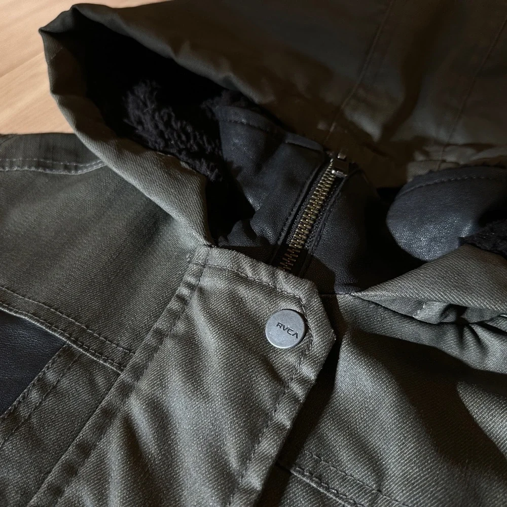 RVCA Jacket - Picture 3 of 8